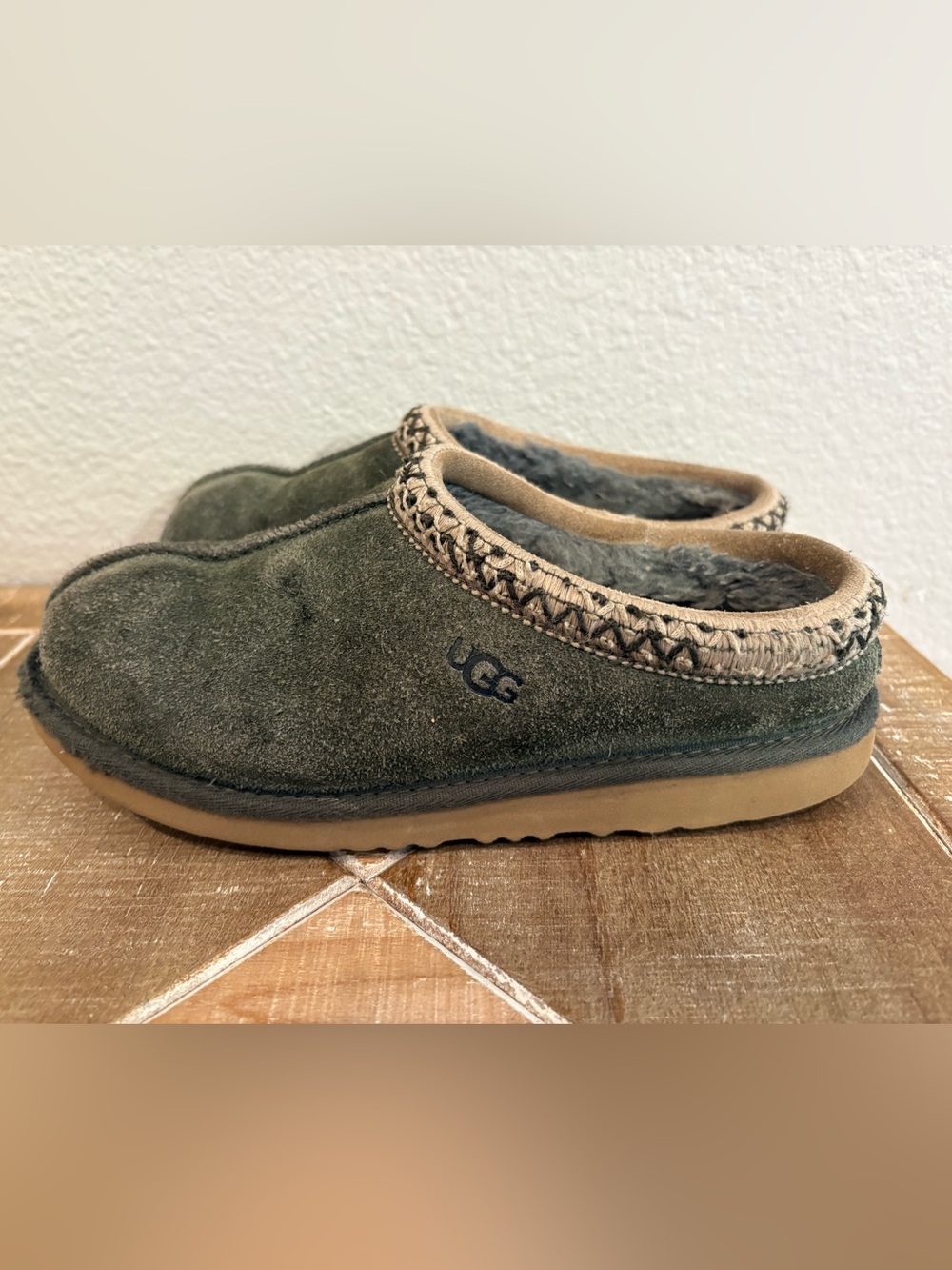 UGG Tasman Kids Olive Green Suede Slip-On Slippers Size Big Kid 3 - Picture 4 of 7